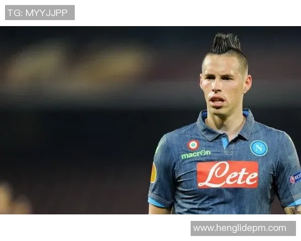 梳着背头发型的足球明星是谁他的球场表现如何引发关注 梳着背头发型的足球明星是谁他的球场表现如何引发关注