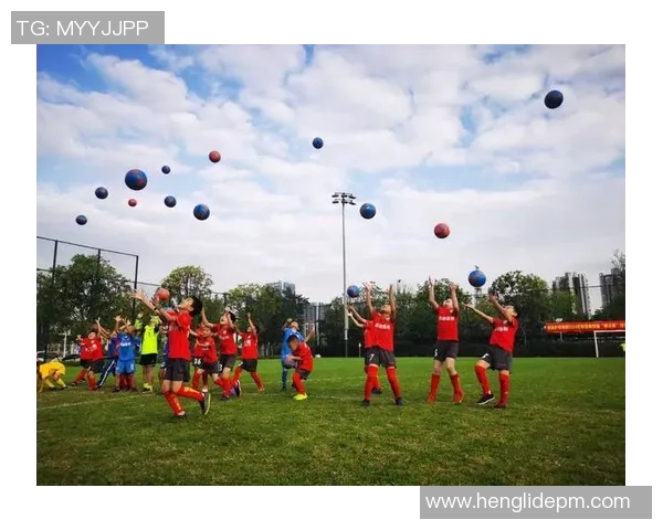 球星们展示花式足球技巧和创意挑战引领全球潮流 球星们展示花式足球技巧和创意挑战引领全球潮流